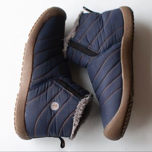 Very cool men slippers size 9.5 great conditions